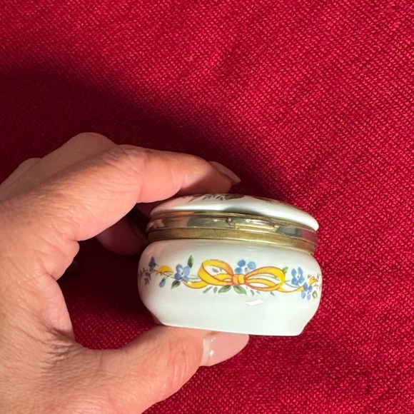 Small Ayshford Floral 'I Love You' hinged Box Stafordshire England - Picture 3 of 5